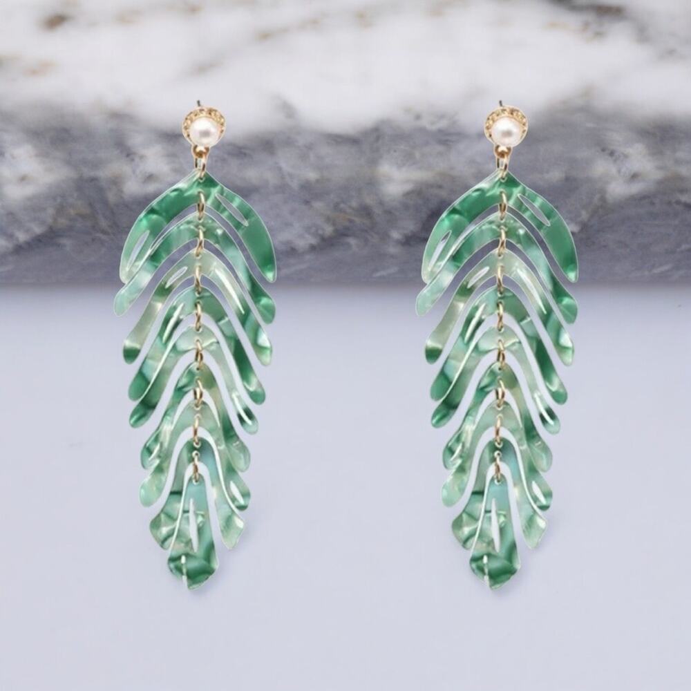 NEW 14K yellow gold plated green leaf feather drop BoHo earrings jewelry B22A